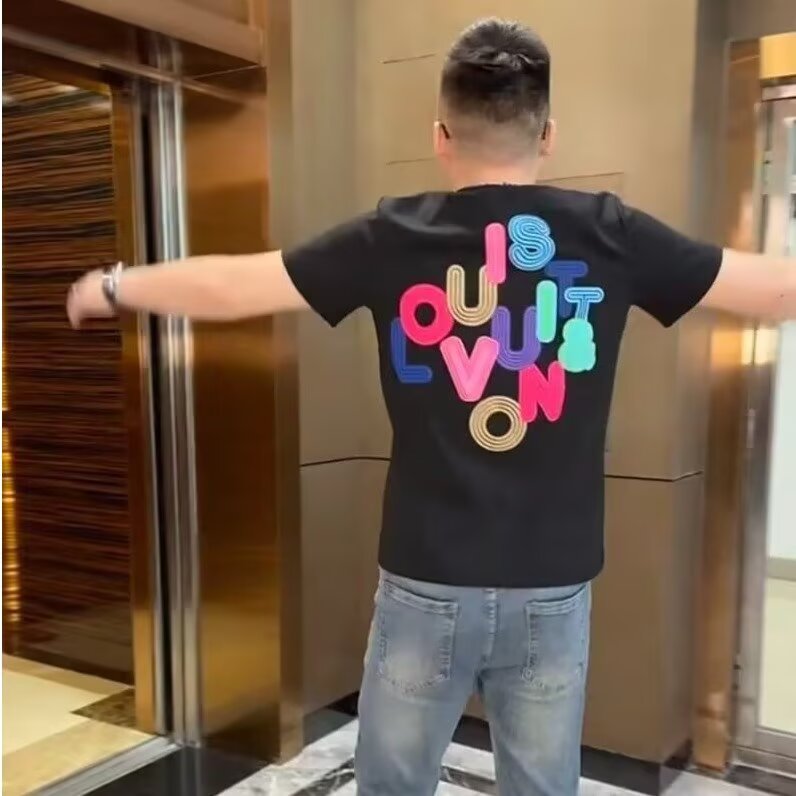 黑色